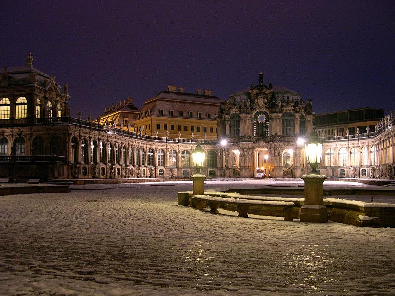 2008-11-25, Zwinger im Schnee.JPG